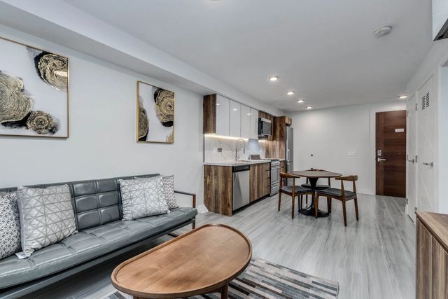 1168 Pendrell Street 102, Vancouver