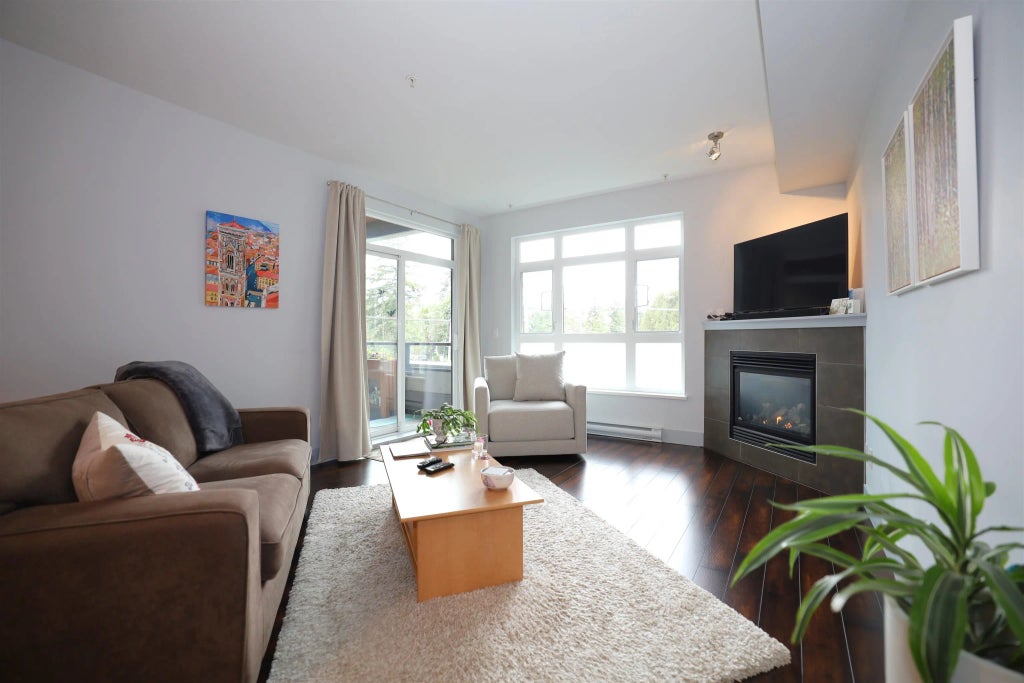 5682 Wharf Avenue 209, Sechelt