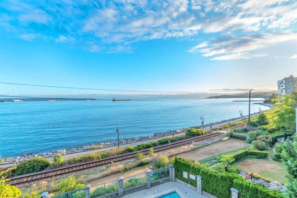 2280 Bellevue Avenue 103, West Vancouver