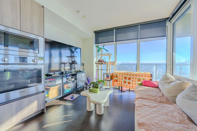 4890 Lougheed Highway 1602, Burnaby