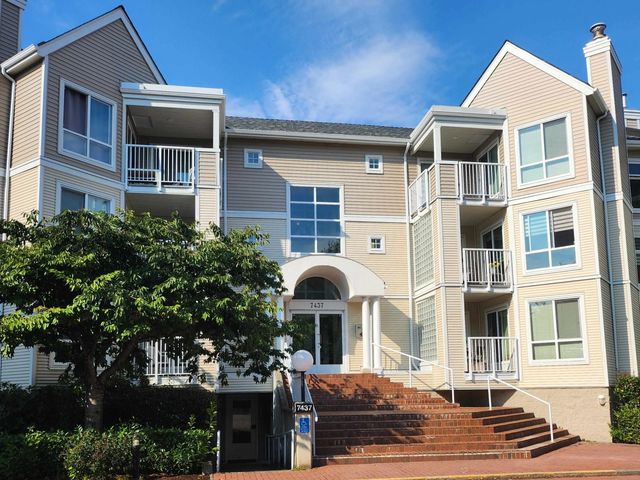 7437 Moffatt Road 121, Richmond