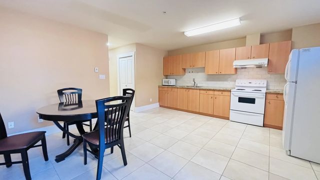 2139 W 22nd Avenue 2, Vancouver