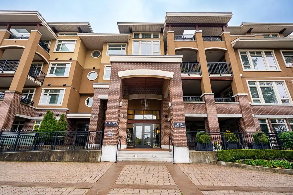 1975 154 Street 109, Surrey