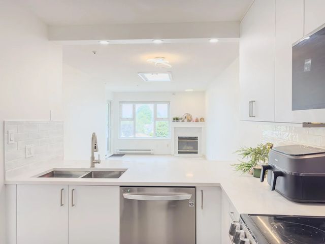 4893 Clarendon Street 311, Vancouver