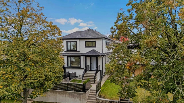 585 E 60th Avenue 2, Vancouver