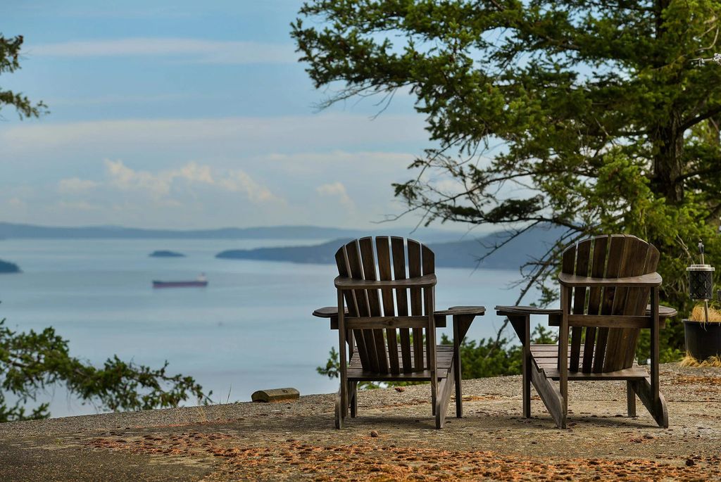 470 Heck Hill Road, Mayne Island
