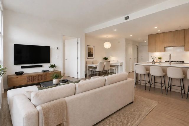 747 E 3rd Street 203, North Vancouver