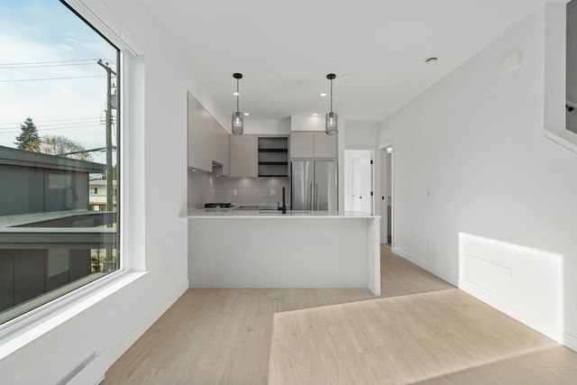 921 Grant Street 208, Coquitlam