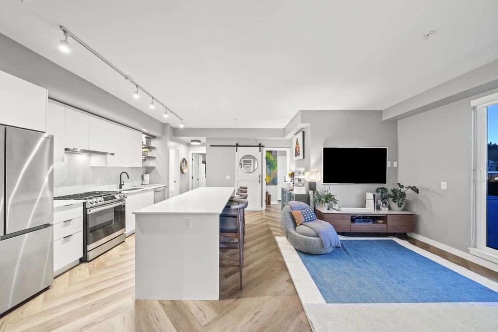 3229 St Johns Street 605, Port Moody