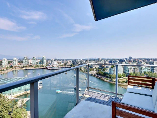 8 Smithe Mews 2701, Vancouver