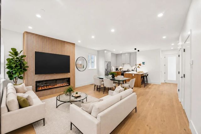 1368 Park Drive 1, Vancouver