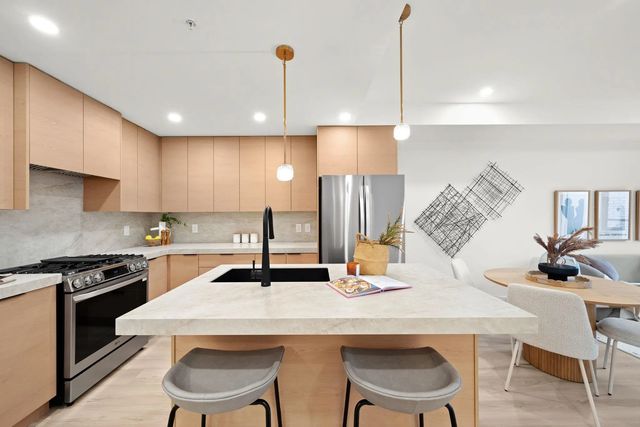 15353 17 Avenue 208, Surrey