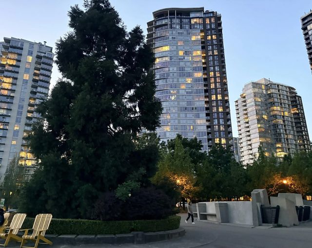 583 Beach Crescent 607, Vancouver