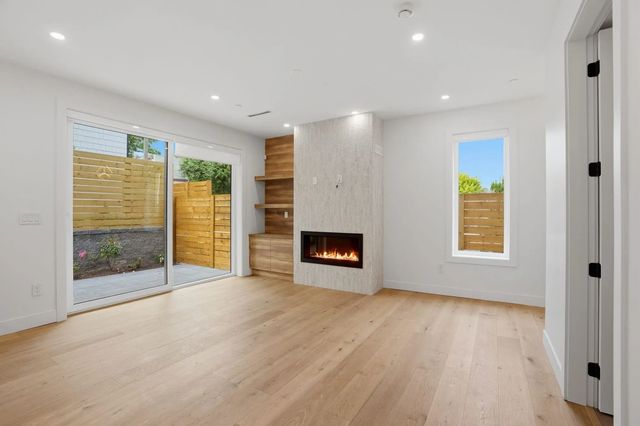2438 E 20th Avenue 2, Vancouver