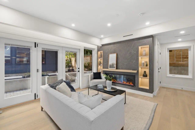 2452 W 49th Avenue, Vancouver