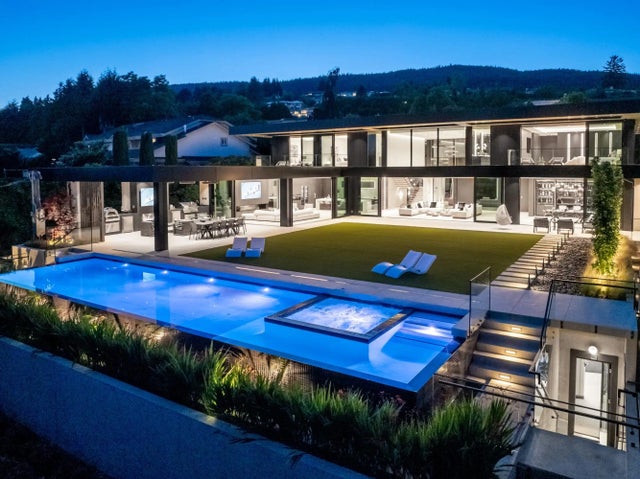 690 Knockmaroon Road, West Vancouver