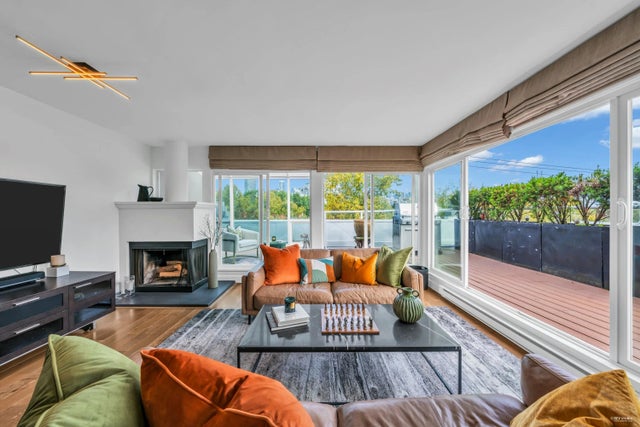 2243 Oak Street, Vancouver