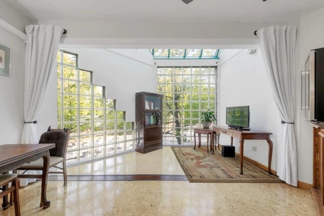 2217 Oak Street, Vancouver