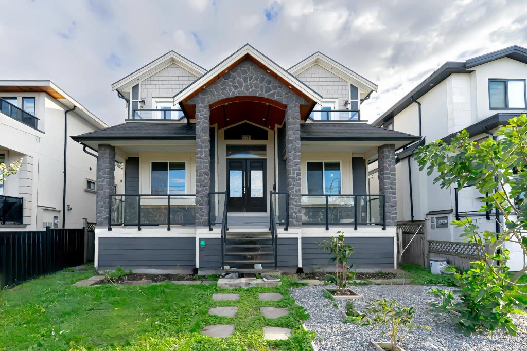 520 Ewen Avenue, New Westminster