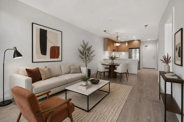 108 E 8th Street 210, North Vancouver