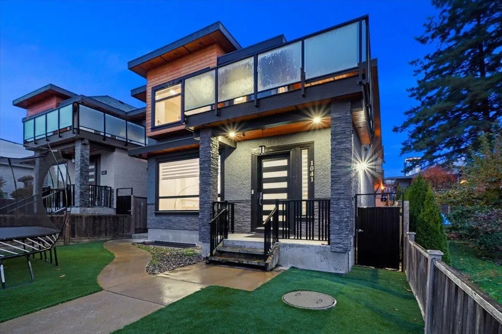 1041 Stewart Avenue, Coquitlam