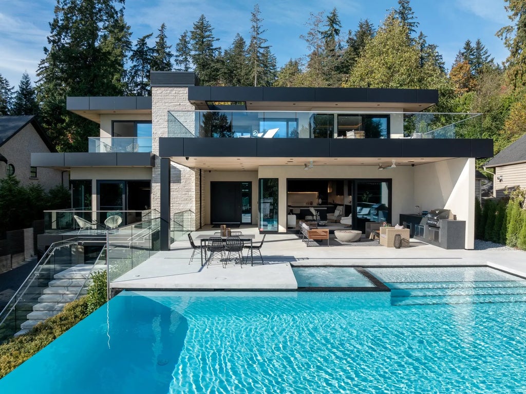 449 Hillcrest Street, West Vancouver