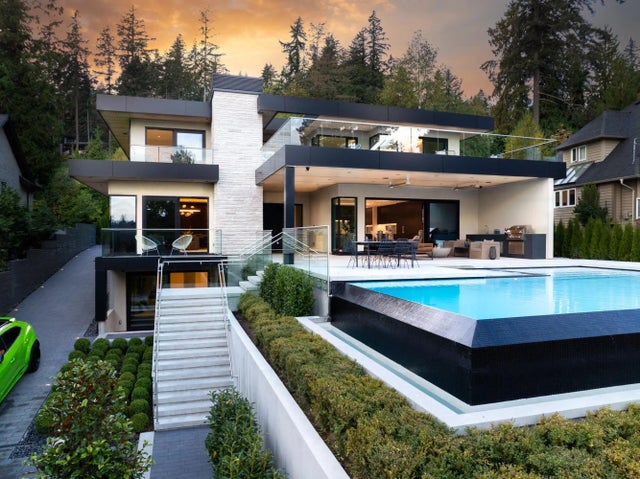 449 Hillcrest Street, West Vancouver