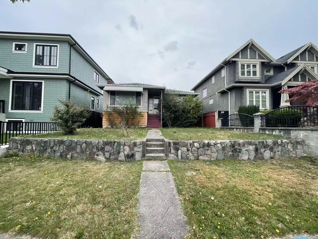 1621 E 58th Avenue, Vancouver