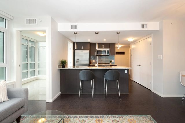 89 W 2nd Avenue 607, Vancouver