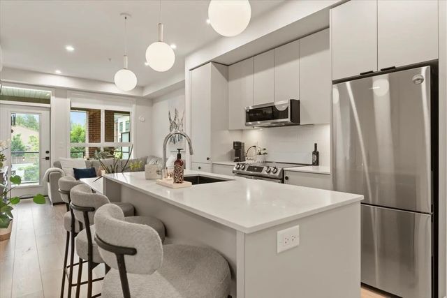 45511 Campus Drive 211, Chilliwack