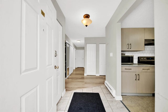 13275 70b Avenue 104, Surrey