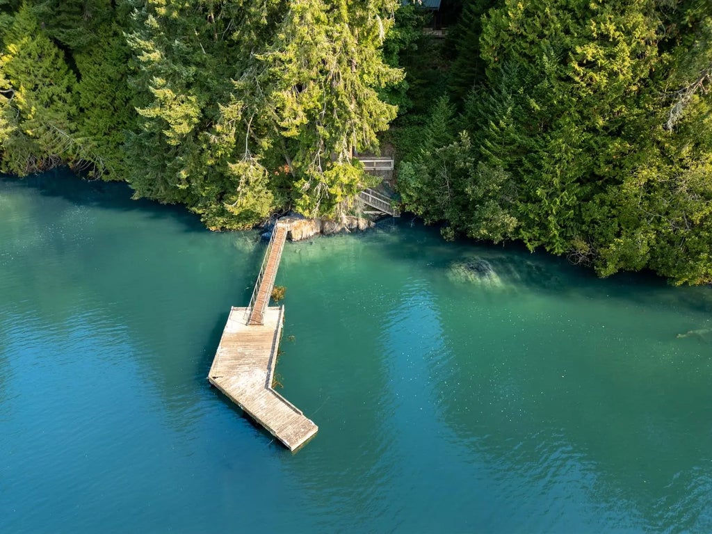 8807 Ainslie Point Road, Pender Island