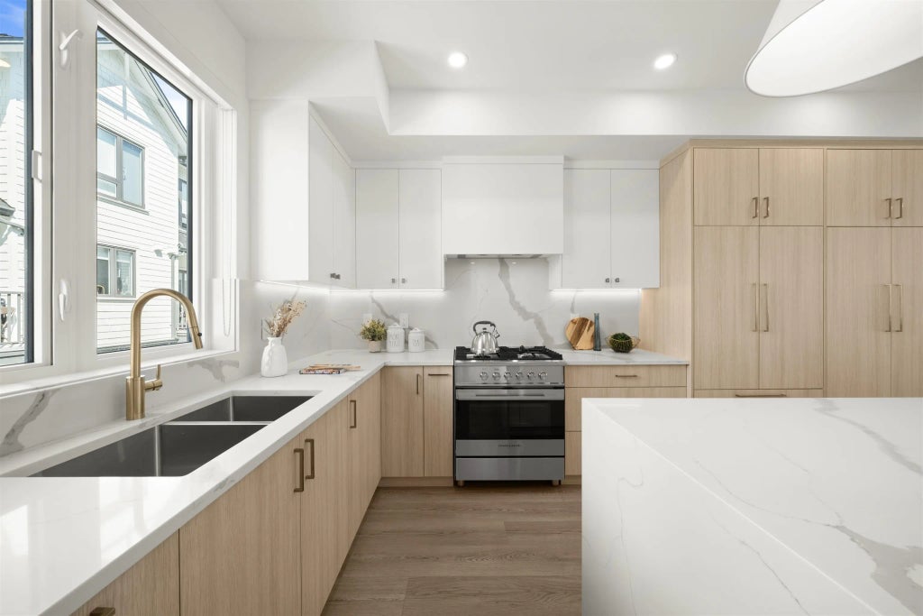 16358 90 Avenue 40, Surrey