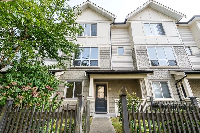 7848 209 Street 107, Langley