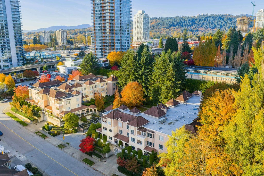 515 Whiting Way 107, Coquitlam