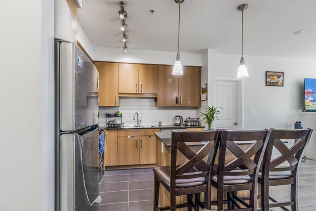 22290 North Ave Avenue 306, Maple Ridge