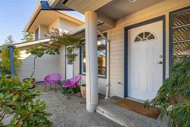 5768 Marine Way 8, Sechelt