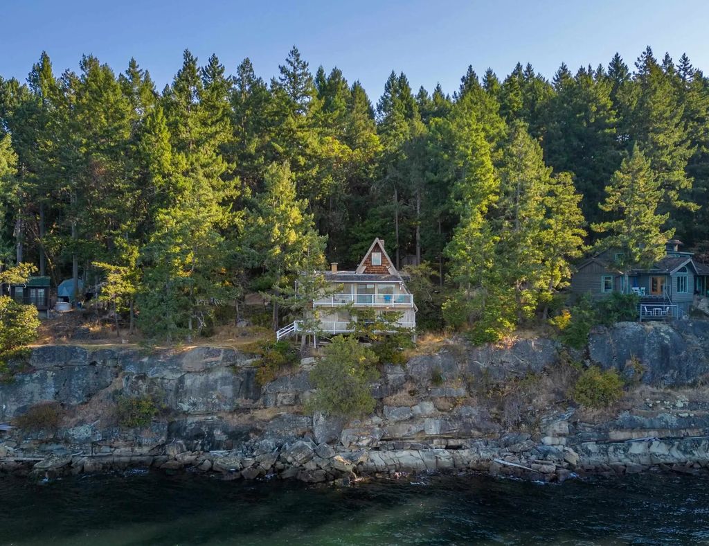 315 Deacon Lane, Galiano Island