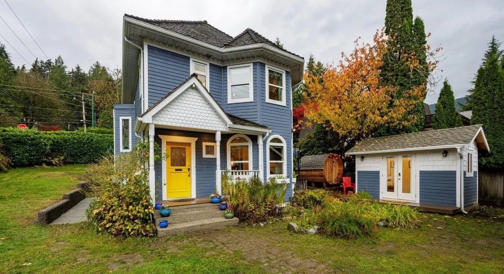 1806 Deep Cove Road, North Vancouver