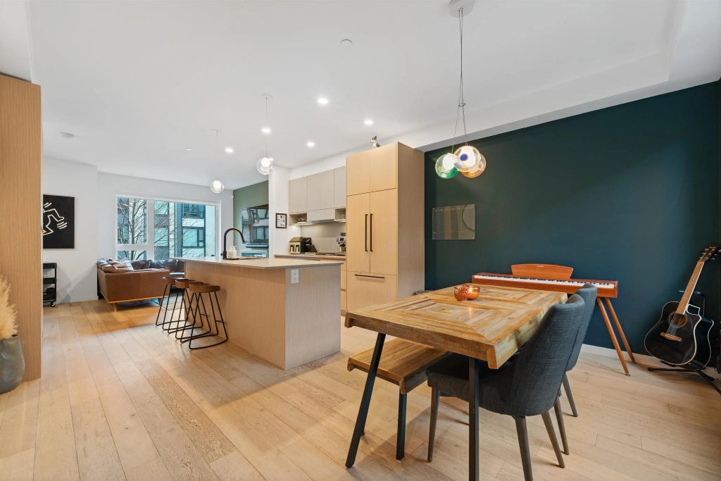 528 E 2nd Street 5, North Vancouver