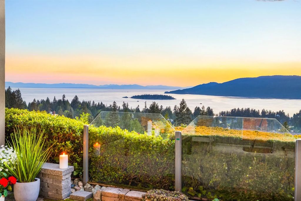 5360 Meadfeild Road, West Vancouver