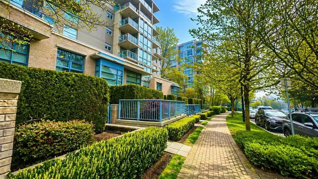 9266 University Crescent 601, Burnaby