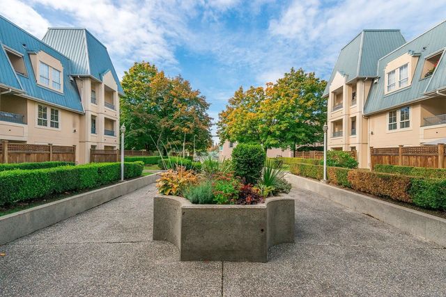 295 Schoolhouse Street 219, Coquitlam
