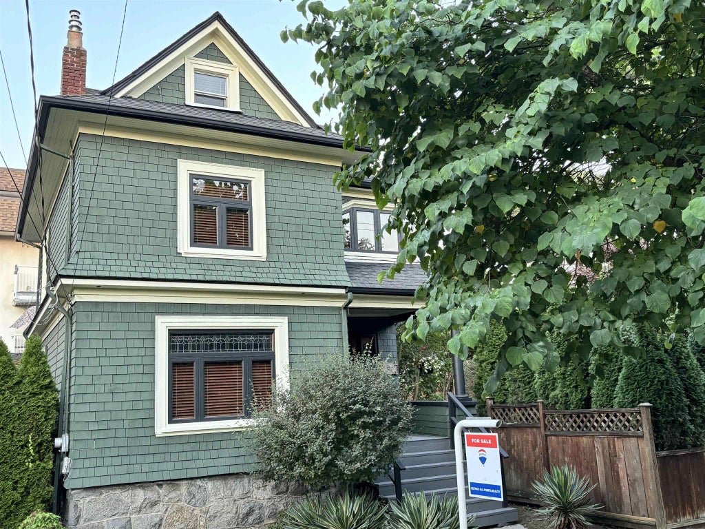 403 Ninth Street, New Westminster