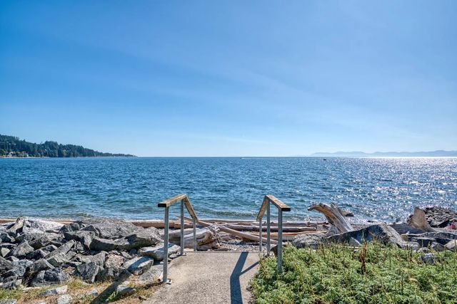 5470 Inlet Avenue 202, Sechelt