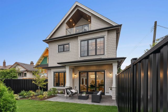 2256 E Pender Street Street 2, Vancouver