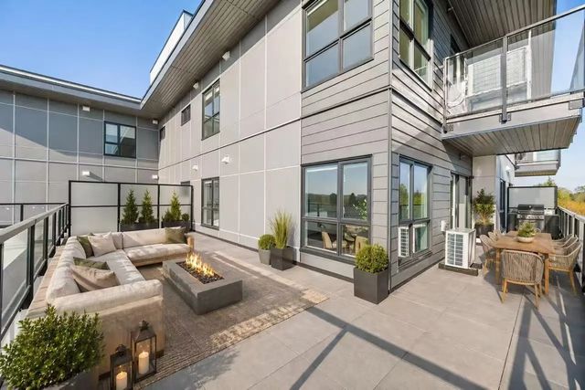 5398 207 Street 502, Langley