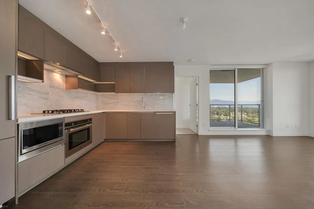13696 100 Avenue 4508, Surrey