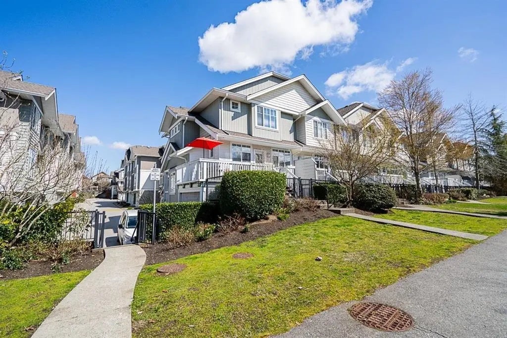 19480 66 Avenue 32, Surrey