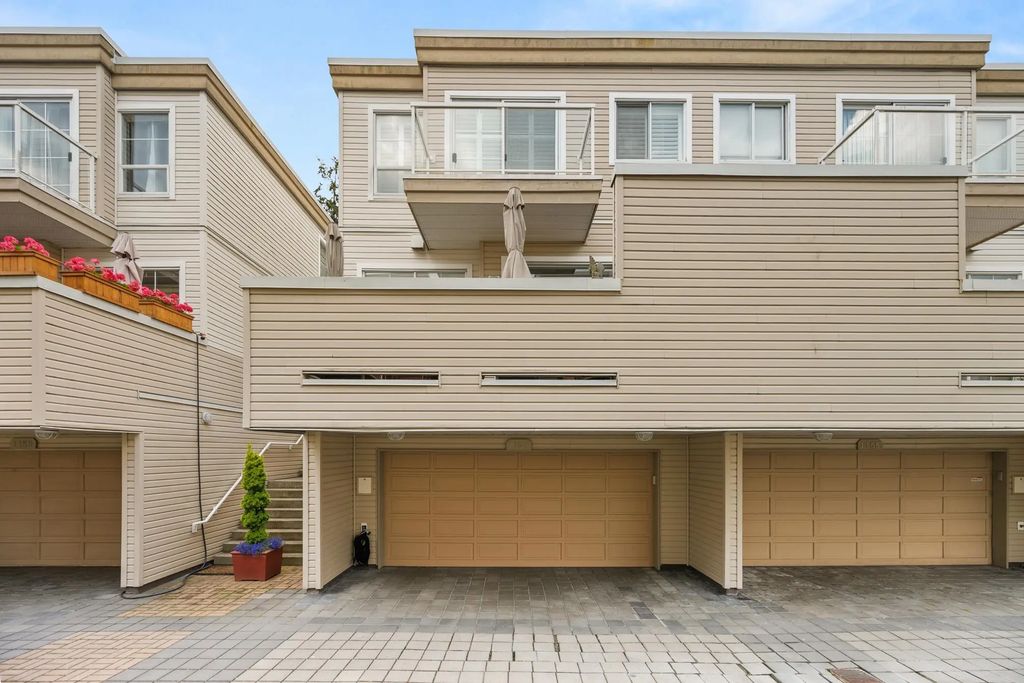 1157 Vidal Street, White Rock